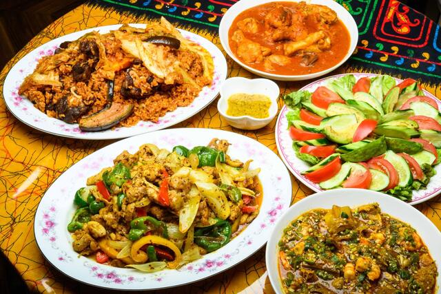 5 11にオープンしたばかりイオン西宮門戸店「ガンビア料理 ジョロフキッチン」の『スペシャルプレート』『パオハブジュース』 にしつーグルメ西宮つーしん