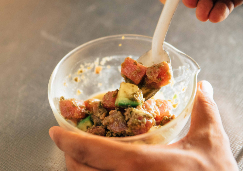 ナナズグリーンティーで人気丼!天然鮪とアボカドのとろろどんぶりnana's green tea シャミネ松江店トリセツシマネ