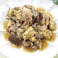 豚バラ大根のレンジ蒸しの作り方,材料 , 大根 約5cm, 豚バラスライス肉 適量, マヨネーズ 大さじ1, ポン酢 大さじ3, おろしニンニク少々, ※豚バラ肉は厚切りの方がジューシーに仕上がるのでオススメ。,作り方 , ①大根は皮を剥き3〜5mm幅で半月切りにする,②豚バラ肉を食べやすい大きさに切り分ける。, ※大根と豚バラ肉を切り分けた枚数を合わせて下さい。,