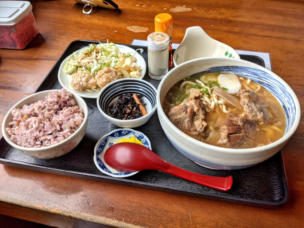 国際通りからすぐ！古民家茶房すーるで沖縄そばを堪能J-TRIP Smart Magazine 沖縄