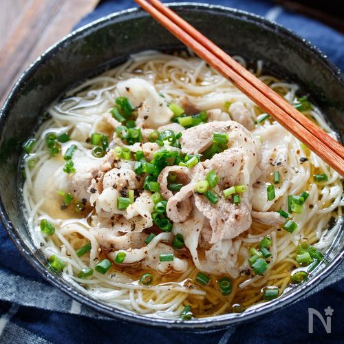 ピリ辛で食が進む！茄子と豚肉の具沢山ぶっかけそうめん