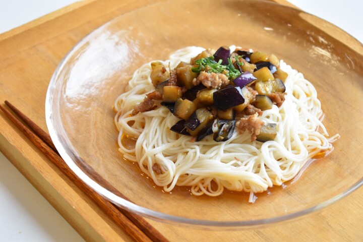 暑い日にはそうめんレシピ！冷たくても温かくても美味しい！なすそうめんの作り方 - YouTube