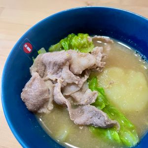 豚バラとキャベツのじゃがバター旨味噌鍋クラシル