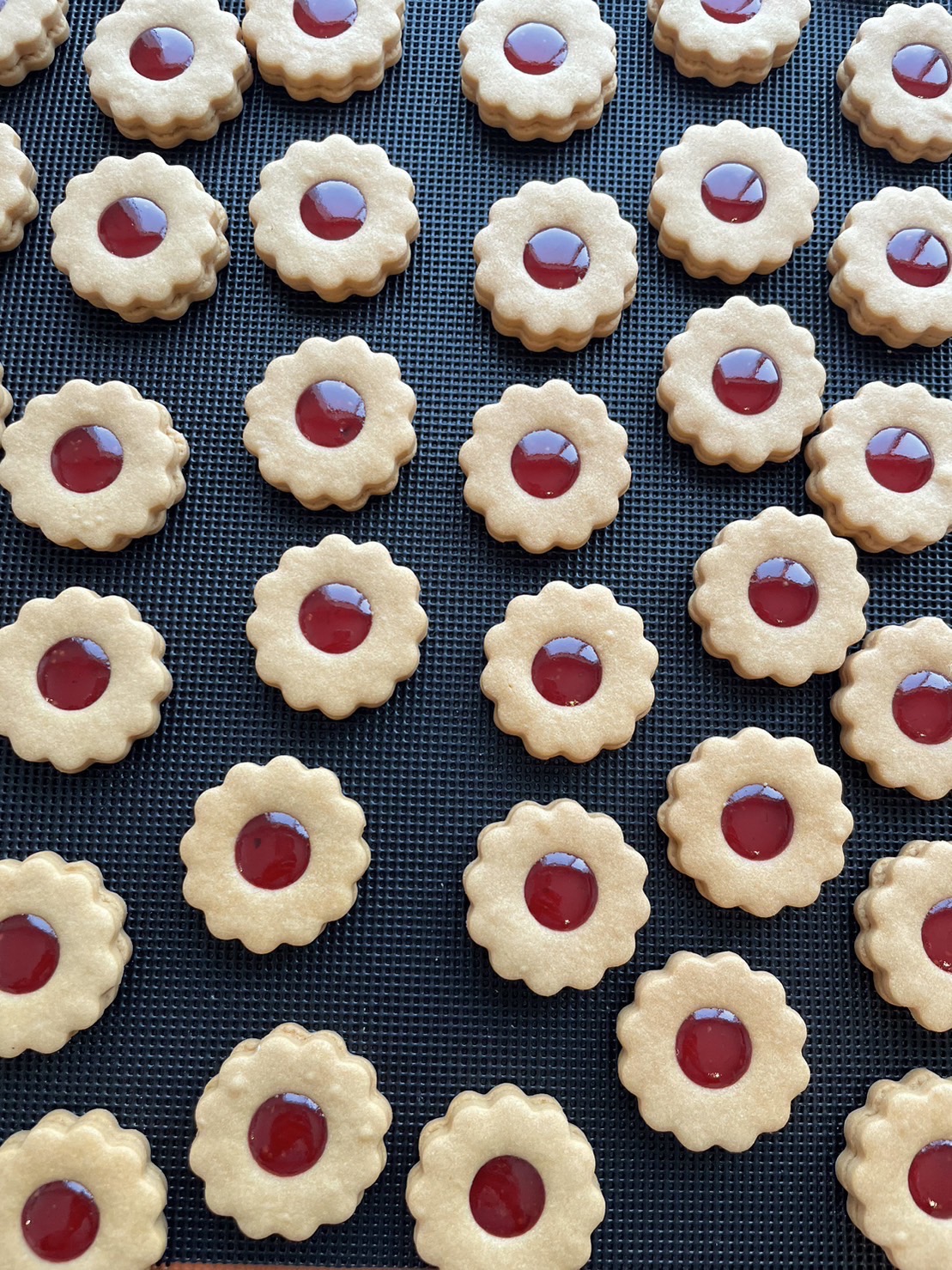 いちごジャムサンドクッキーmikke