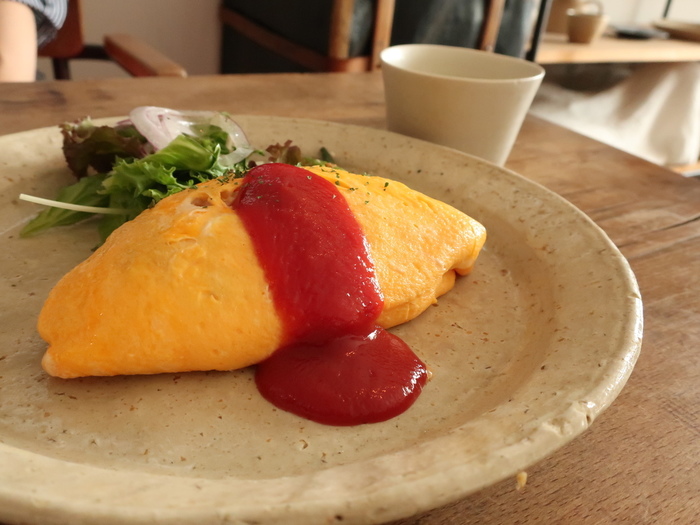 サンリオのシナモロールがカフェに！新宿マルイアネックスで、シナモンモチーフのオムライスやケーキなど - ファッションプレス