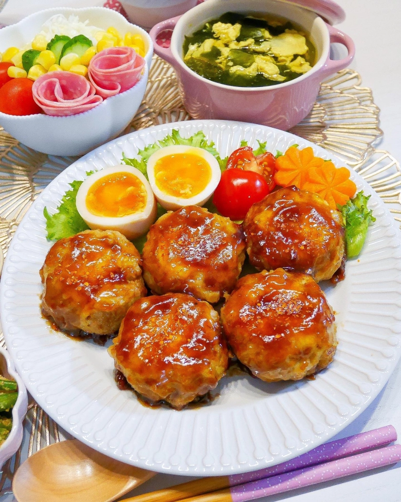 進化するおでん 料理家おすすめのタネ10選と基本のだしからカレーチーズおでん、串おでんまでレシピ3種@Living アットリビング