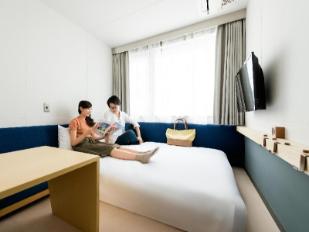 リニューアルオープン🎉】 長野県上田市にあるHOTEL CHROMAの17号室がフォレストスイートルームとしてリニューアルオープンしました！  なんとテラスにはサウナと信楽焼のお風呂が⁉