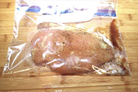 コンビニのサラダチキン。炊飯器で簡単に作ってみました