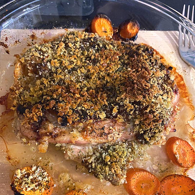 超簡単、ヘルシー！オーブンで鶏もも肉香草パン粉焼き