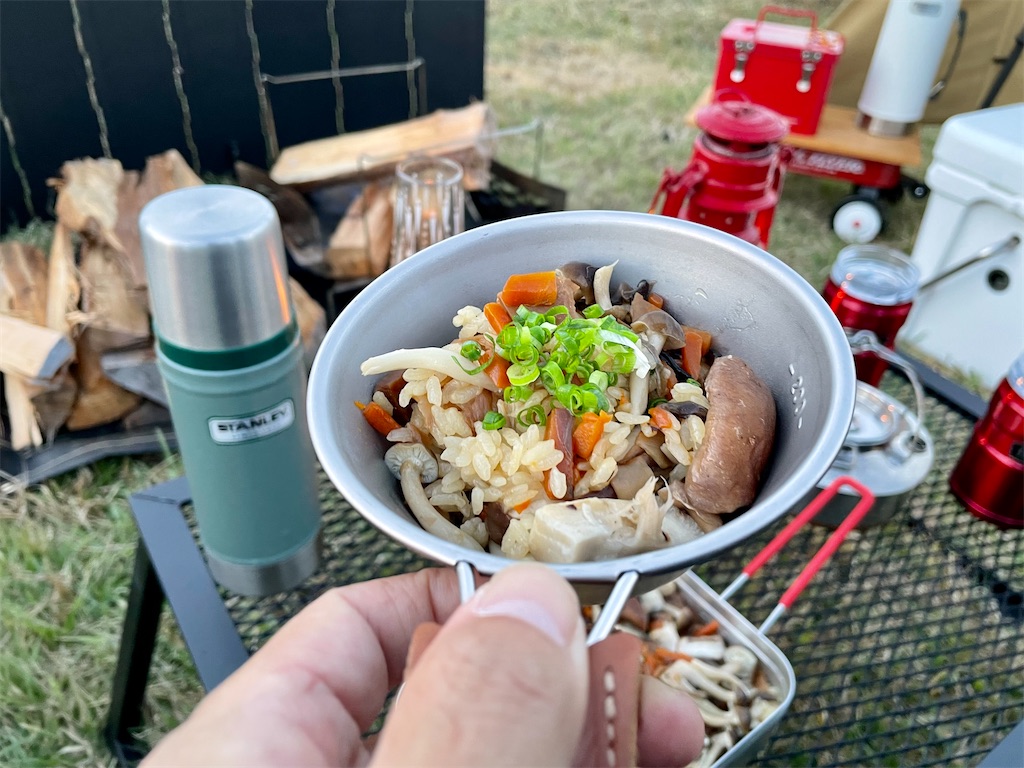 キャンプでご飯はどう炊くの？ライスクッカーで簡単派？飯ごうでこだわる派？～炊き方1つで奥さんの冷たい視線を回避する～