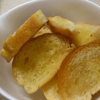 アルペンザルツ公式アカウントレシピあり 「ザクザクチョコクリームコッペパン」の作り方 * アルペンザルツを使用したチロルチョコが新登場！発売に伴い、アレンジレシピをご紹介していきます♡ * 今回のレシピは、 @rietty1211 さんに作ってもらいました