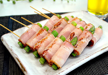 おいしいアスパラとズッキーニのバーベキューの写真素材・画像素材 Image 62225718