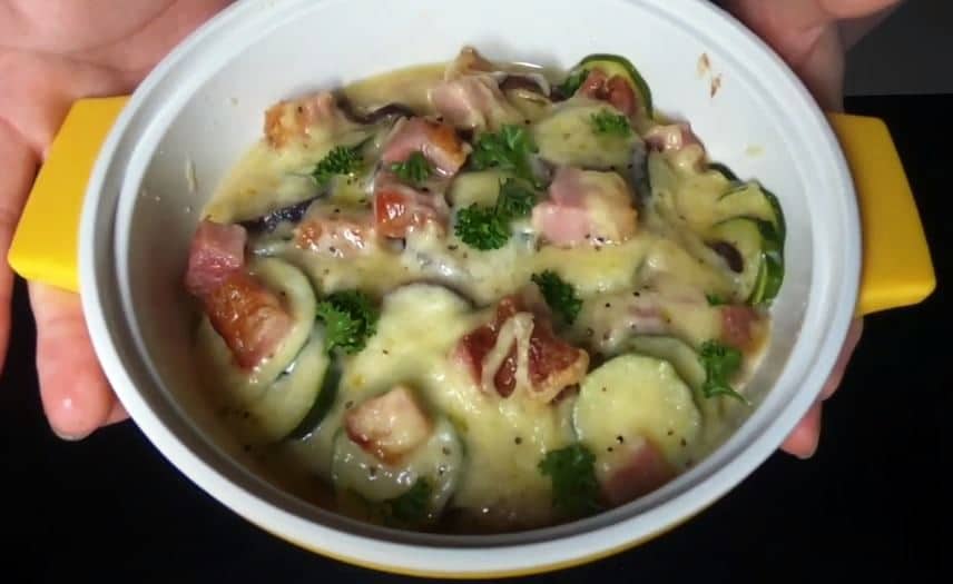 のせて焼くだけ「ズッキーニのベーコンチーズ焼き」レシピ！チーズとろける簡単おつまみ