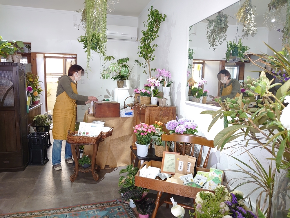 博多最大級のクラブ「花うらら」博多駅前店