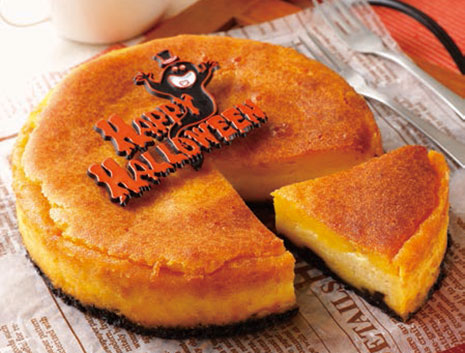 森永のしっとりもっちりしあわせメープル風味のホットケーキミックスとミルクキャラメルを使って、かぼちゃのプリンケーキ ～キャラメルソースとバニラアイス添え～を作りました。レンジで加熱したかぼちゃを、フードエンゼルPLUS by 森永製菓