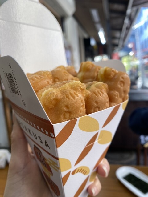 もちにゃん焼き 浅草本店＞クリームが入った猫型のベビーカステラ台東区のおすすめグルメなら旅色