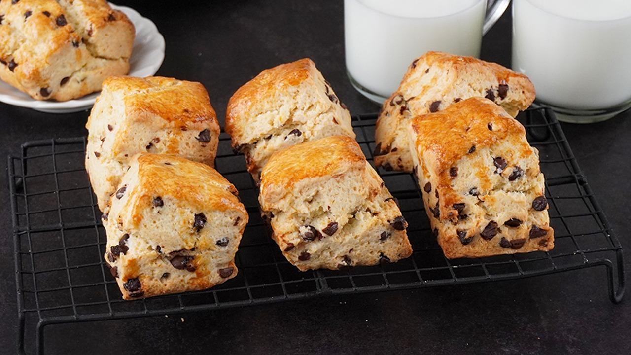 簡単！材料4つで作るスタバ風チョコスコーン