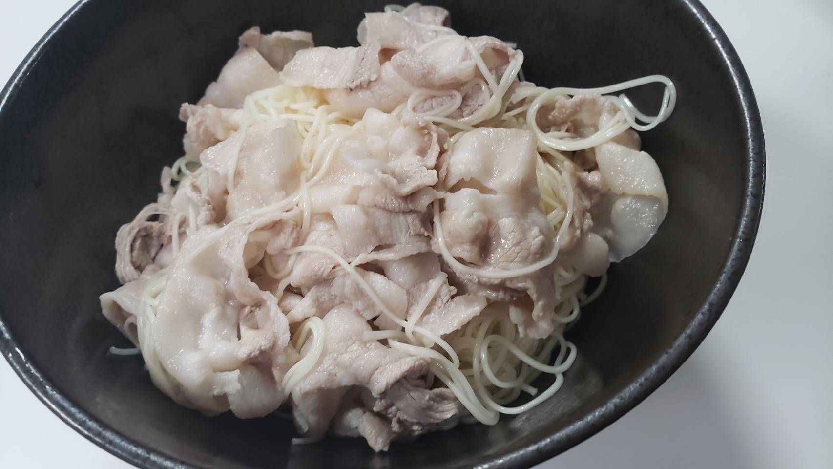 リュウジレシピ 革新的な旨さ♡豚骨使わない「冷やしとんこつ醤油そうめん」とは⁉濃厚であっさりのワケ2024年8月15日- エキサイトニュース