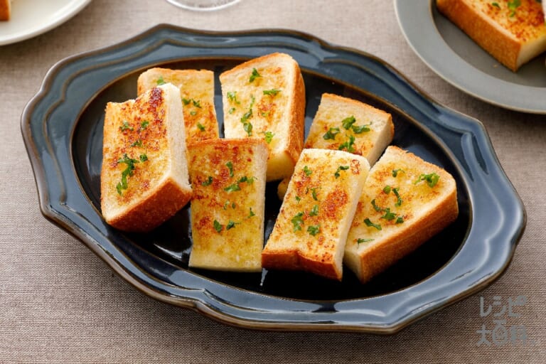 アンチョビと玉ねぎのガーリック炒飯Olive Oil Life オリーブオイルライフ