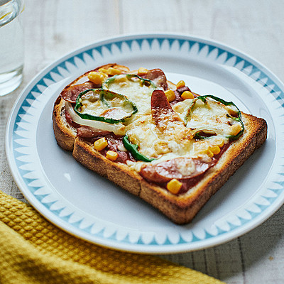 油不使用！パリパリ『魚肉ソーセージチップス』 材料は魚肉ソーセージのみ！ しかもレンジで簡単✨ タンパク質豊富だから筋トレ後のおやつにもピッタリ✌ カロリー上がっちゃうけど 七味マヨネーズつけたら最強ですよ 笑 🔥 栄養たっぷりなので お子さんのおやつに