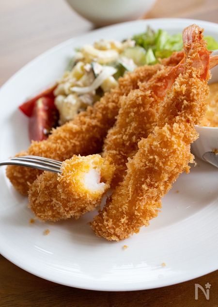 真っ直ぐ揚げられる エビフライ