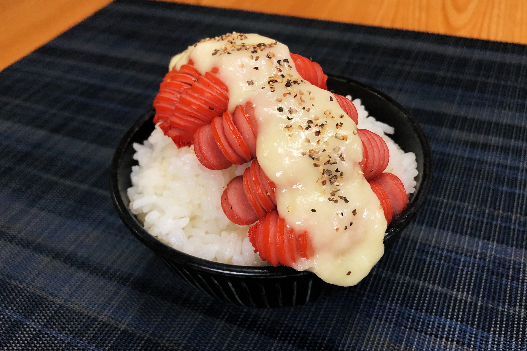 チーズ・ミートソース・ソーセージなどで作られた新商品をセブン-イレブンで買ってみた 進撃のグルメ- エキスパート - Yahoo!ニュース