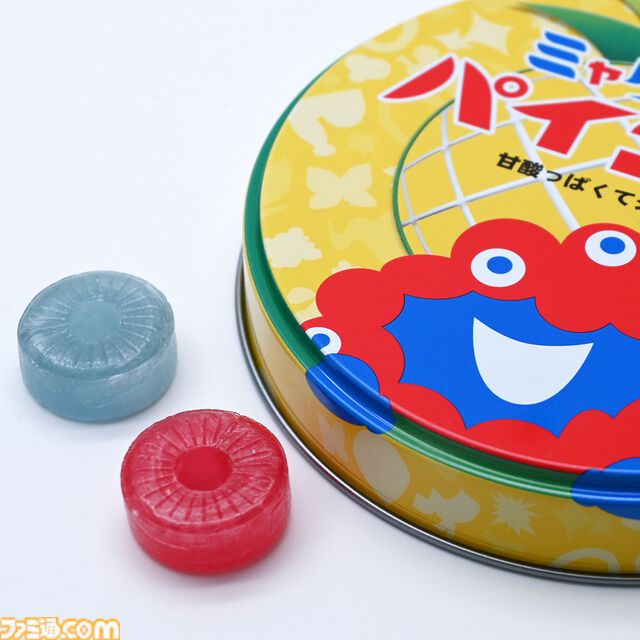 画像ページ8 8ミャクミャク×パインアメのコラボ商品が大阪・関西万博で発売。赤・青ミャクミャクカラーのパインアメ。缶デザインもかわいいゲーム・エンタメ最新情報のファミ通.com