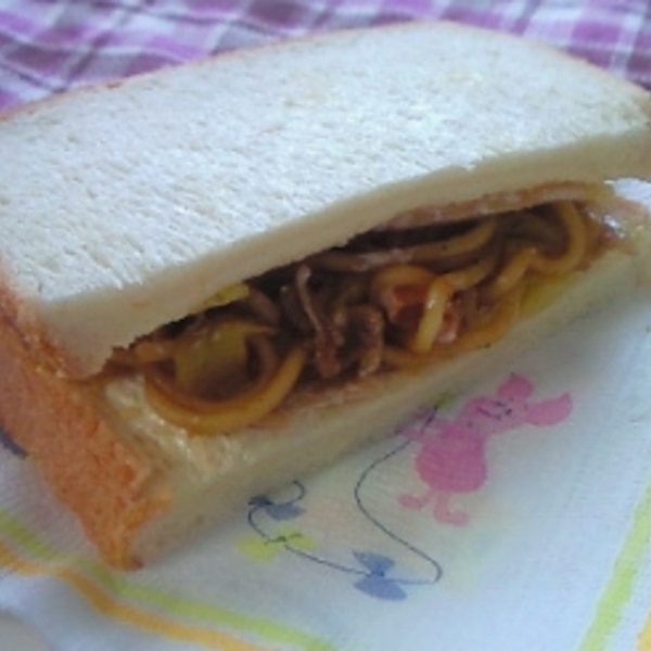 日清焼きそばUFOアレンジ 食パンをつかった焼きそばパンの作り方 お弁当にも» 猫と台所 ✳︎ご飯と燻製の記録✳︎