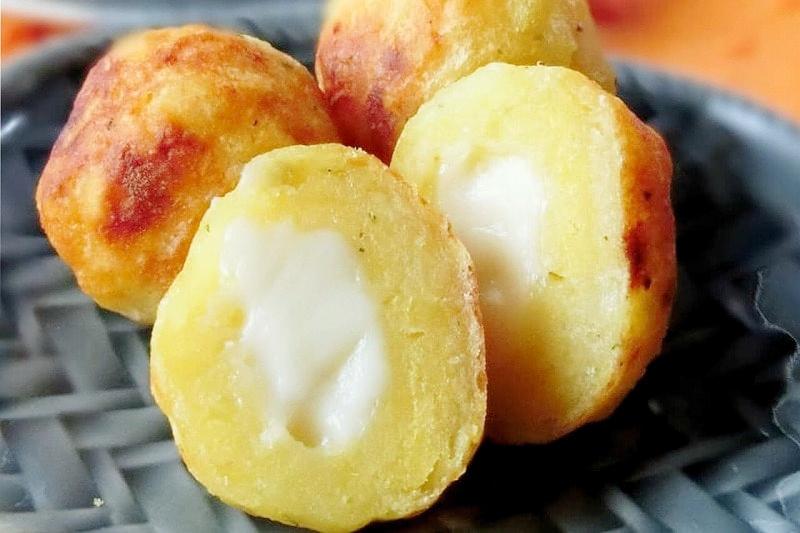 カリッもち～簡単ポテトチーズボール☆ぱおのおうちで世界ごはん☆