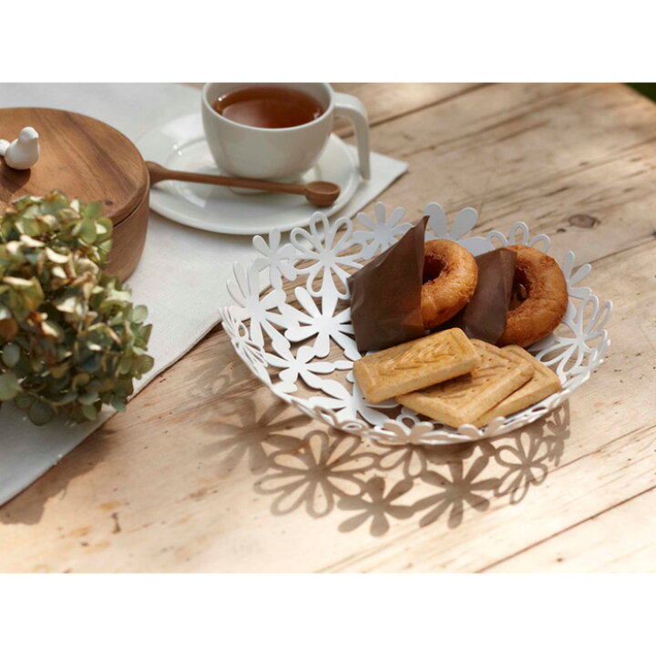 クッキー素材をお皿に盛り付けてみました笑 可愛くてそれなりに美味しそうあや