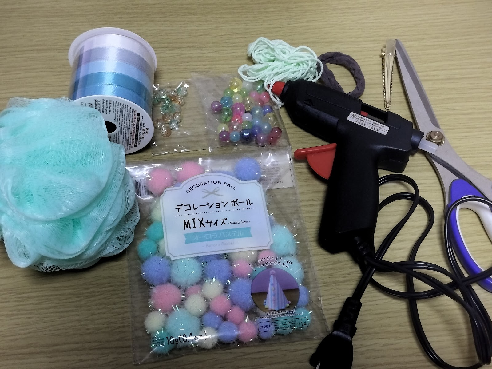 縫わずに簡単！ボンボン入りチュールリボンのヘアゴムの作り方croccha