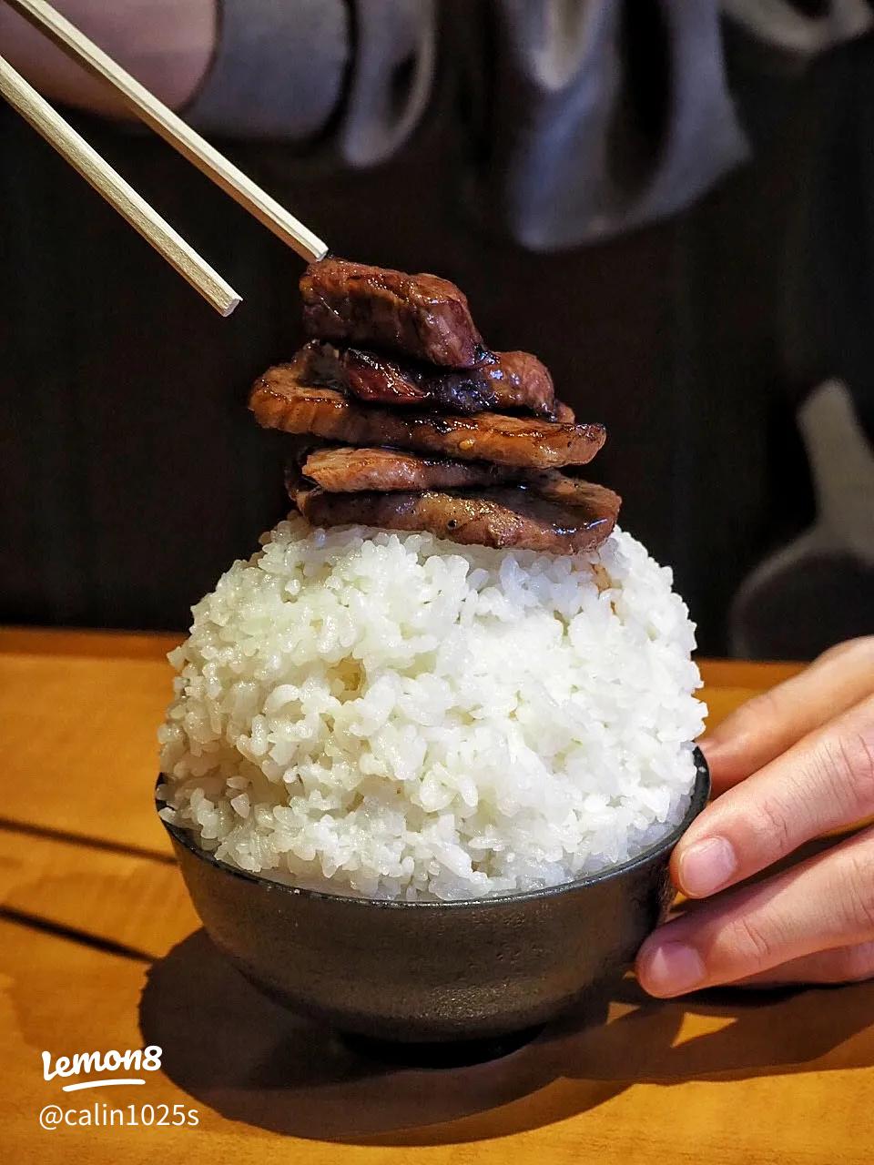 ワケありの盛り付け：名所を“デカ盛り”で表現 完食挑戦者2000人 - 日本食糧新聞・電子版