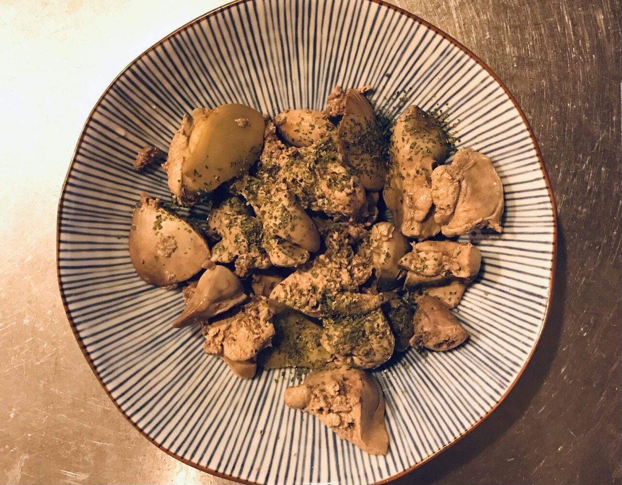 自家製スモーク料理 濃厚な旨味が美味しい！国産若鶏のレバーの燻製おつまみ - BAR Zolddichバー・ゾルディック - 立川駅北口