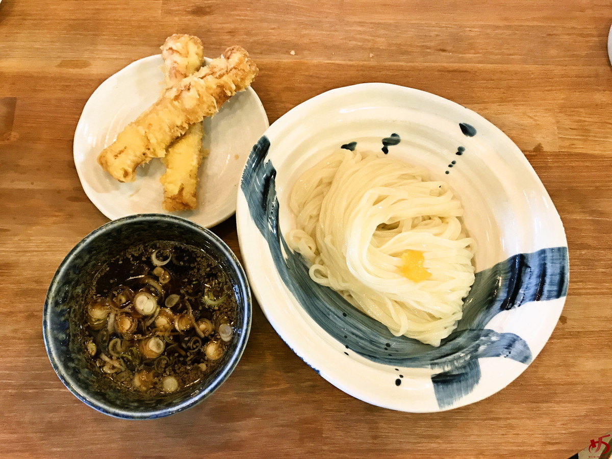 ド迫力の炙り焼き豚と官能的な喉越し。“麺や七彩”手がける稲庭中華そば『キッチンきらく』神保町 | 東京ラーメンタル