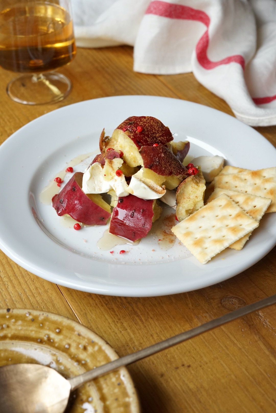 ↓他の商品も見たい方はこちら👀, @hokunyu_official,Luxe のアレンジレシピをご紹介します🐄,簡単オシャレなおつまみ🥑, シンプルなのに美味しい✨, ＿＿＿＿＿＿＿＿＿＿＿, 🥑「クリームチーズアボカド」 2〜3人分 , ＜材料＞,Luxe 15g程度, アボカド 1個, オリーブオイル 小さじ2, ブラックペッパー 適量,