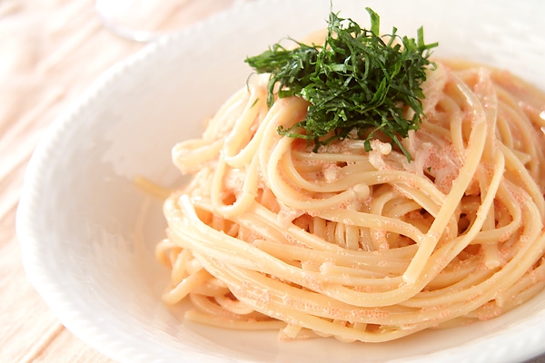 ひだまり工房昼食 チキンフィレ たらこスパゲティ 茹で卵 スライス胡瓜 キャンディチーズ パン ワカメスープ : 今日の献立