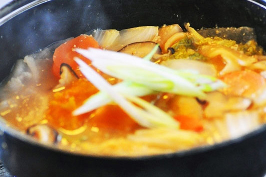 富士吉田市のほうとう専門店「あまの」でメジャー系郷土料理の現在地を知る ご当地麺類を食べる旅：22さかなよりにく