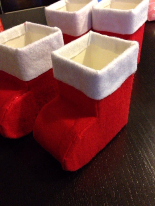 牛乳パックでサンタブーツバッグ☆吊るしてクリスマス飾りにもイベントのアイデア暮らしニスタ