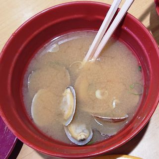 なぜ? スシローの味噌汁が「東と西で違う理由」に見た人気の秘密以前は全国的に〇〇〇だったがロケットニュース24