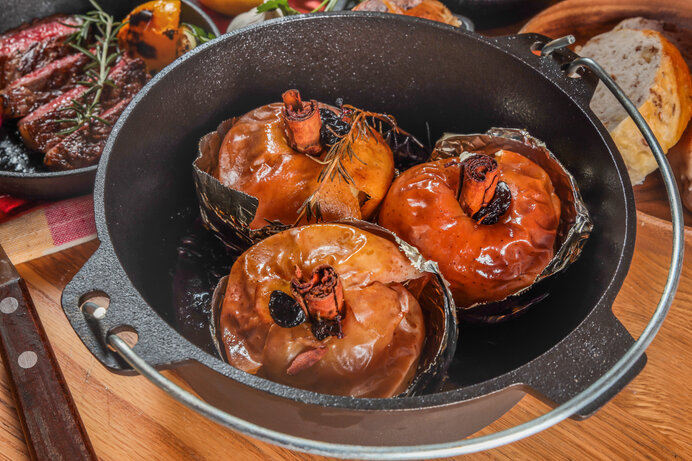 おすすめキャンプ飯:肌寒い季節にぴったりの牛すじ煮込みレシピ