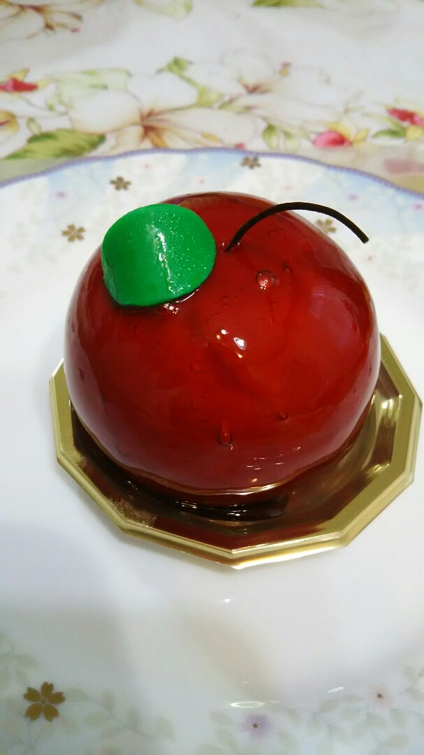 アンジェラプレイスカフェでは、ホールケーキのご予約を承っております🎂 ホールケーキをご予約のお客様には、メッセージプレート・ろうそく・砂糖菓子のお人形 くま・とら・うさぎ・ライオンのどれかお一つ をプレゼントいたします✨ご家族の思い出の写真や、アニメ