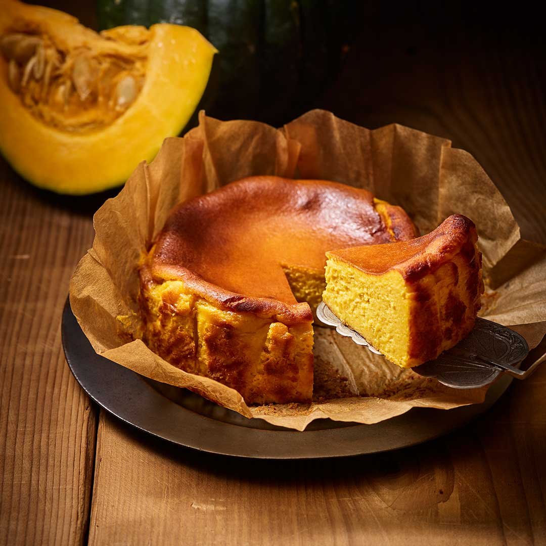 混ぜて焼くだけ「濃厚かぼちゃチーズケーキ」レシピ。専門店のしっとり感を簡単再現！ - macaroni