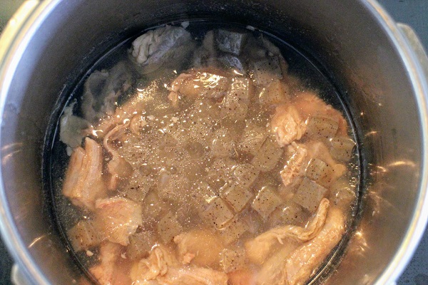 どて焼き大阪名物Rick さんお待たせ 白味噌仕立てで MrRick Chans request Tendon Stew OsakanStyleusing white miso pasteSake or Beer yorikoSnapdish スナップディッシュID:uT0afa