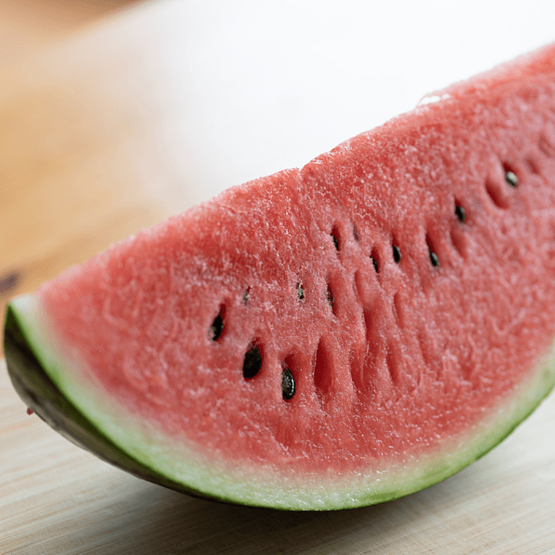 スイカを甘くする裏技って？野菜ソムリエの救済法に「こんなの知らない」 - macaroni