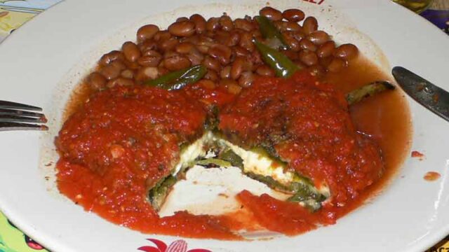 伝統的なメキシコ料理のご飯、豆、唐辛子。メキシコ料理。の写真素材・画像素材 Image 138882464