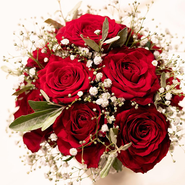 コロンと丸いバラのクラッチブーケ 造花- ウェディング会場装花＆フラワー教室プチソレイユ