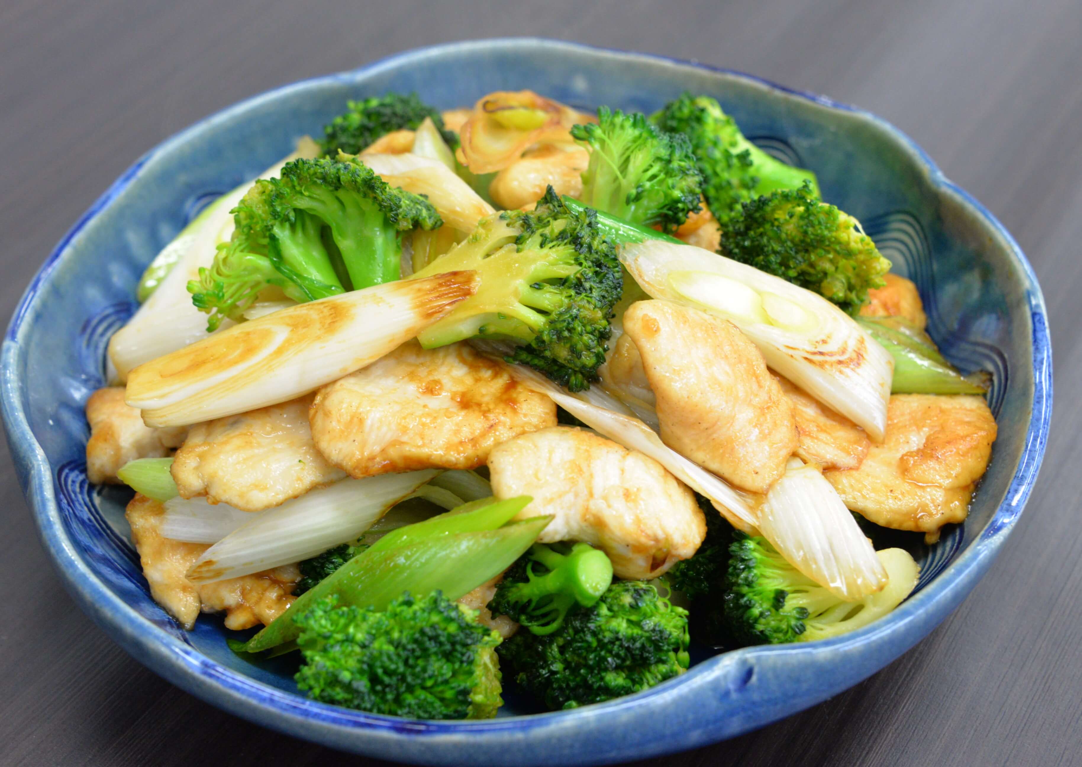 毎日食べたいレベルの究極のブロッコリーと鶏胸肉の作り方・プロが教えるレシピ