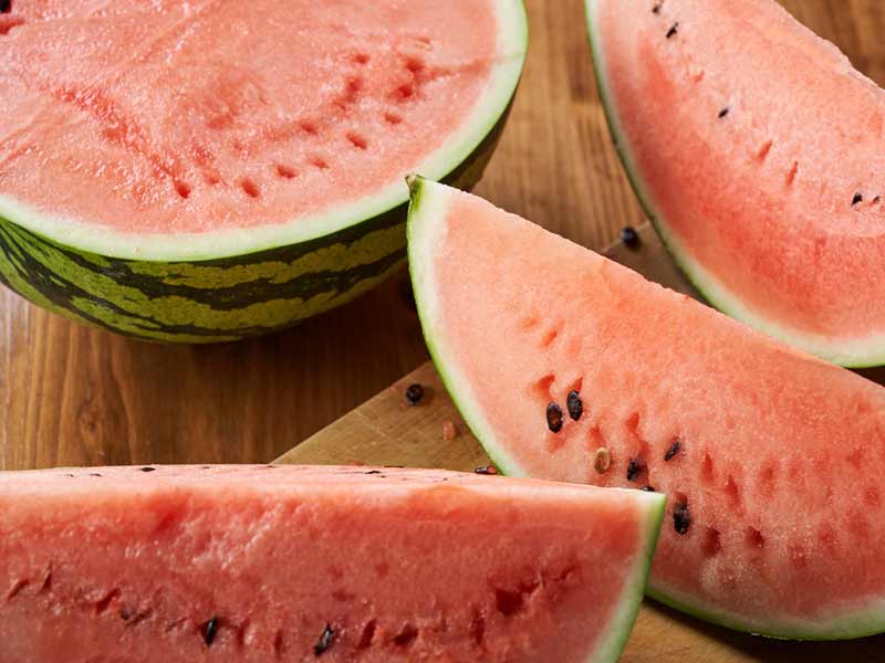 スイカの切り方 甘さ均等＆種取り簡単な方法。サイコロやスティックもほほえみごはん-冷凍で食を豊かに-ニチレイフーズ