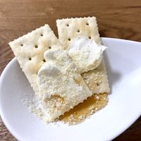 クラッカーや蜂蜜をトッピングした「酒粕クリームチーズ」 - 梅田経済新聞