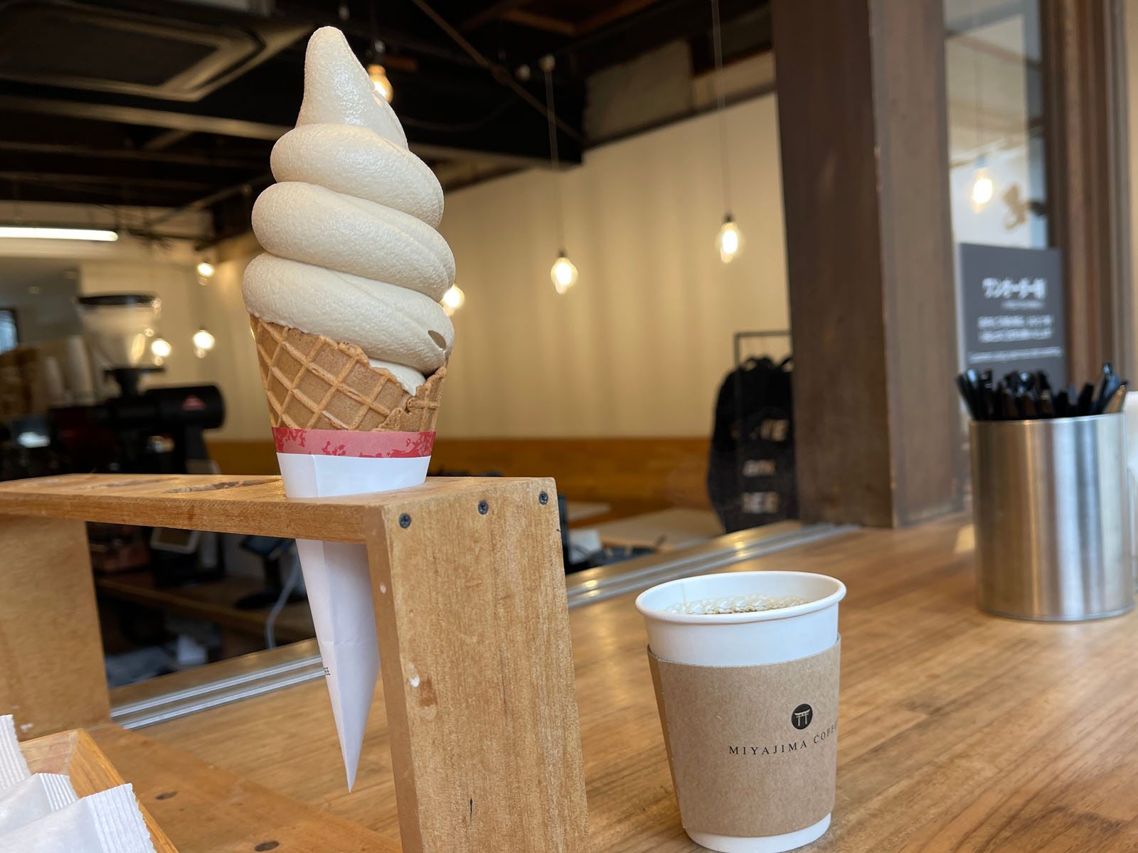 鳥居や鹿がのってる可愛い和ソフト🦌⛩ 宮島 - YouTube